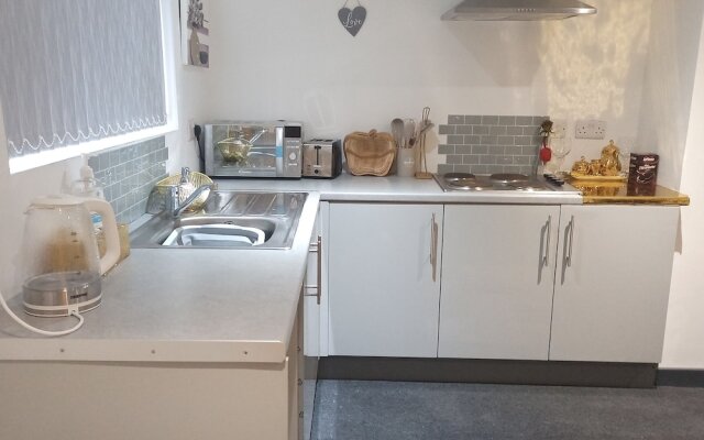 Beautiful En-suite Studio in Leeds -lower Floor
