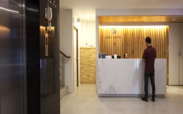 Easy Hotel