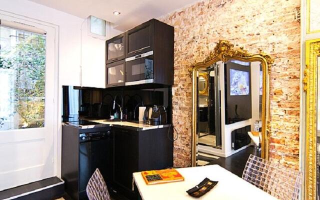 Studio Paris Apartment - Jobs