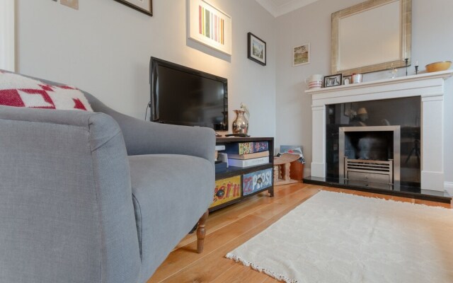 Stylish 1 Bedroom Penthouse Near Notting Hill