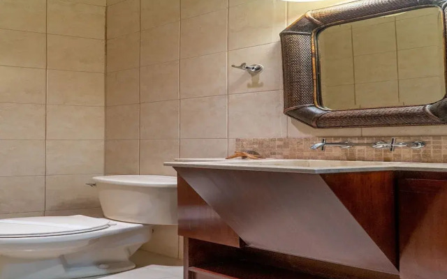 Ocean View Luxury Condo at Flamingo Towers