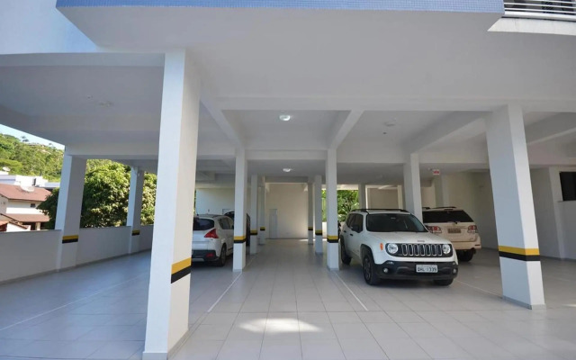 1067 - Apartamento para locação em Bombinhas com 03 suítes