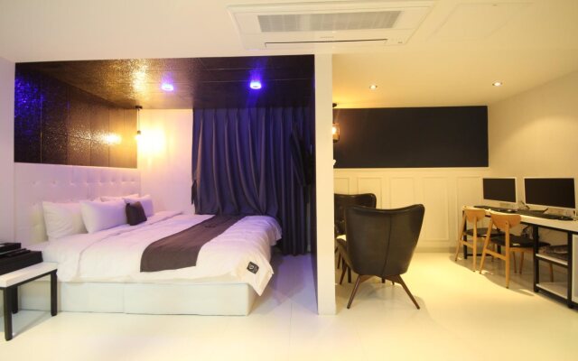 Gray Hotel