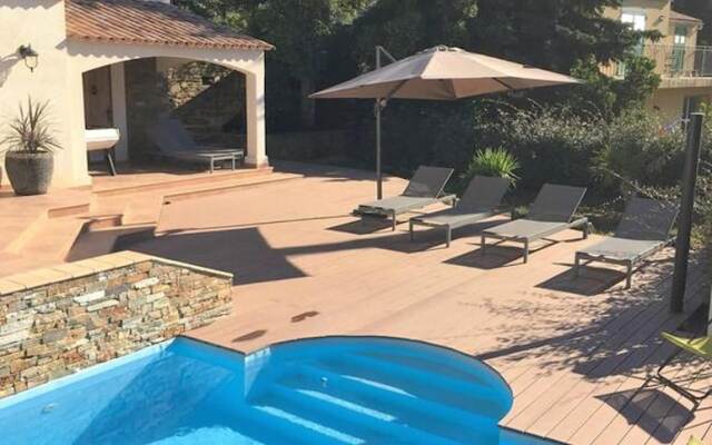 Villa With 5 Bedrooms in Rayol-canadel-sur-mer, With Wonderful Mountai