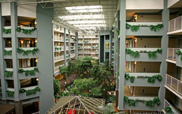 Embassy Suites by Hilton Pittsburgh International Airport 