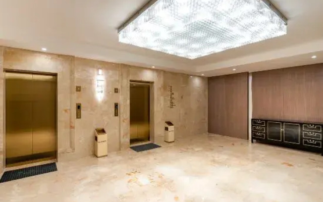 Huajing International Hotel (Xixian Ancient City West Gate)