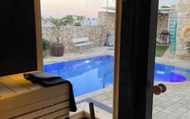 Nofesh Ba Alon 10