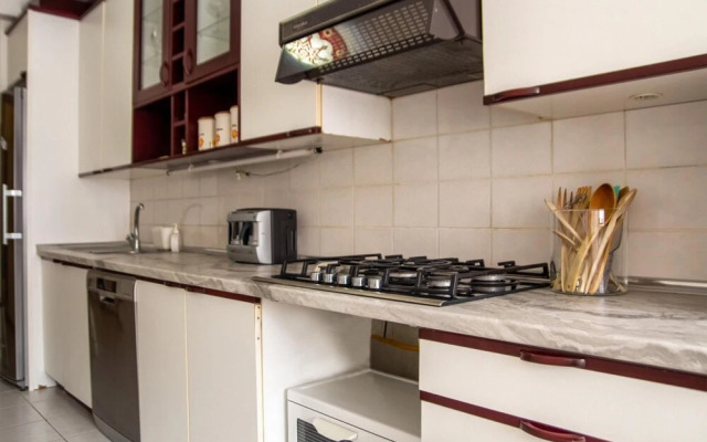 Vibrant Flat Near Trendy Attractions in Karsiyaka