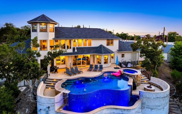 Hillside Infinity Pool Retreat