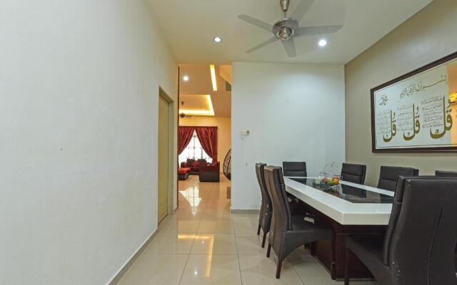 OYO Home 90532 Casa Azlinda Muslim Homestay Ii