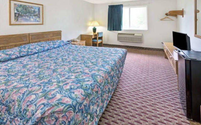 Super 8 Motel - Mars/cranberry/pittsburgh Area