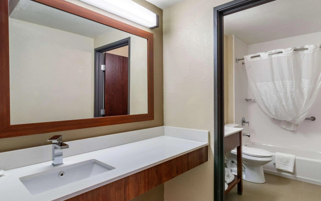 Comfort Inn & Suites South Hill I-85