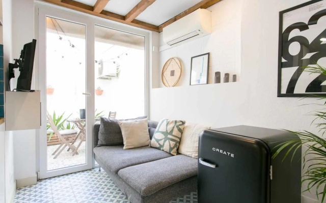 Bright Studio with Terrace in LX Factory- Center