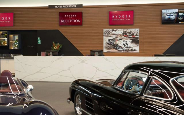 Rydges Pit Lane Hotel