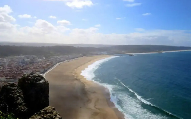Light Wave Nazare Center 50m Beach