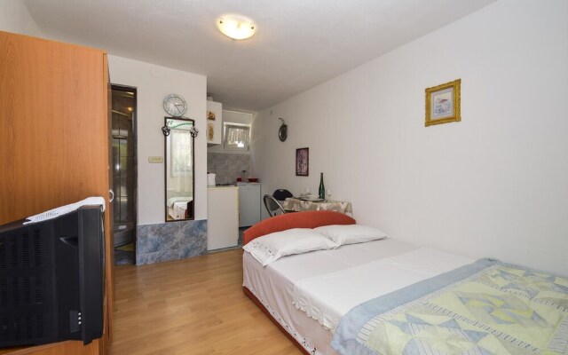 Apartments Mira Vir
