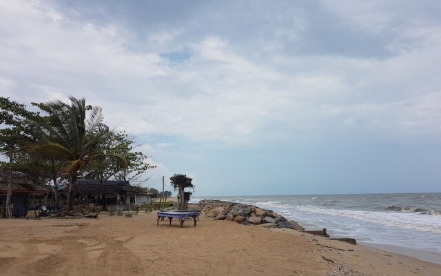 Talumpuk Seafood & Resort