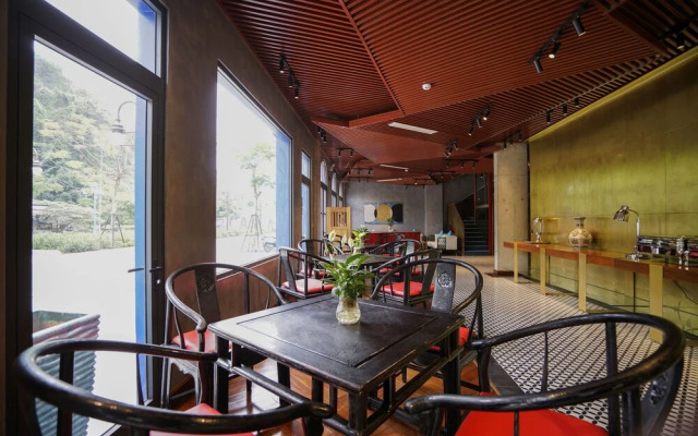 1925 Ha Long Hotel