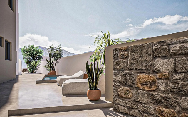 Nami Hotel & Suites