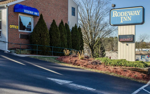 Rodeway Inn State College - near University