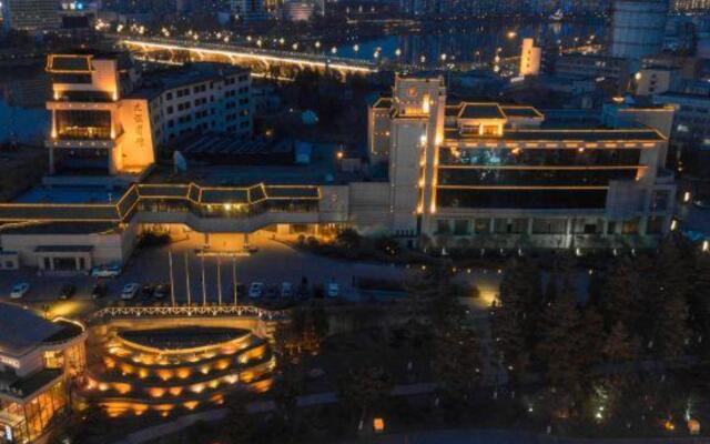 Fushun Frienship Hotel