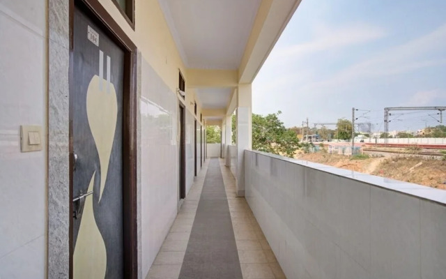 iROOMZ Hotel Sweekar Suites