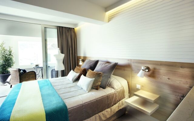 Cabaret Terrace Suite