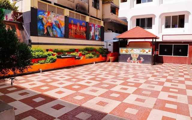 Hotel Maadhini