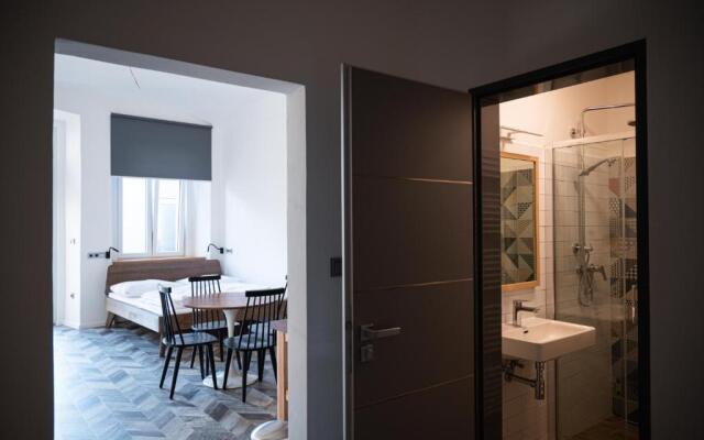 ART Hostel & Apartments