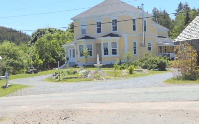 Deer Island Inn