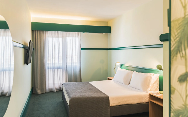 Holiday Inn Express and Suites Lisbon Principe Real by IHG
