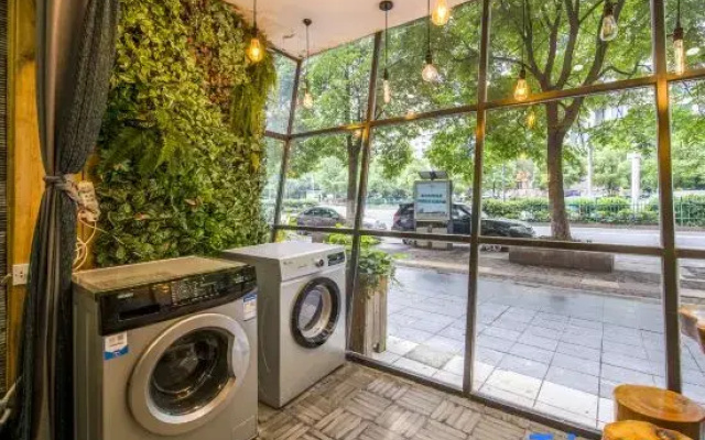 Cloud Gathering Hotel (Chenzhou Wuling Square Chenzhou Station Store)