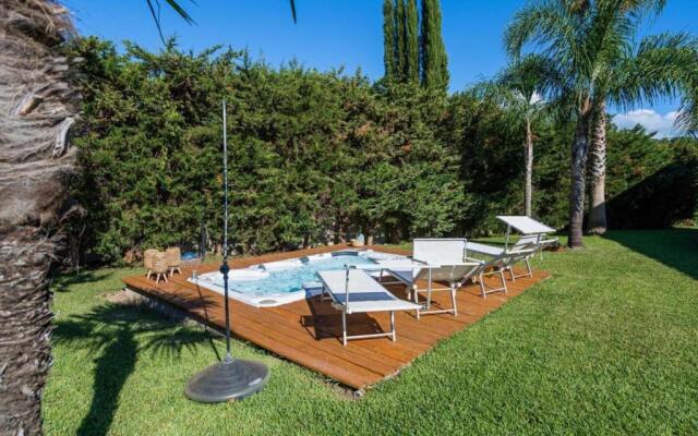 Romantic Apartment With Hot Tub