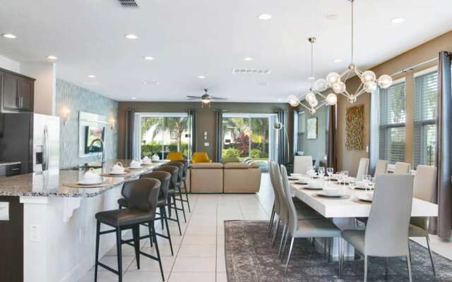 Stylish Family Home Sleeps 22 Enc101