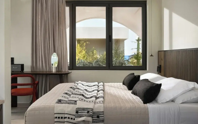 Dyo Beach Suites