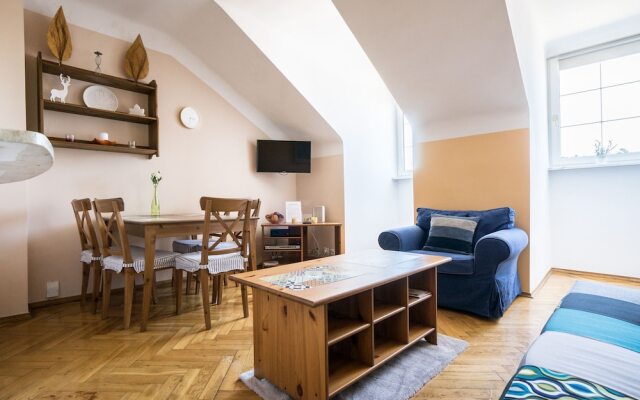 Elegant Apartment Market Square