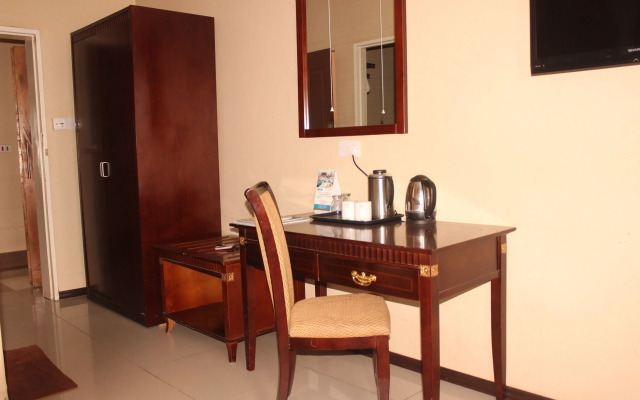 Riverside Hotel