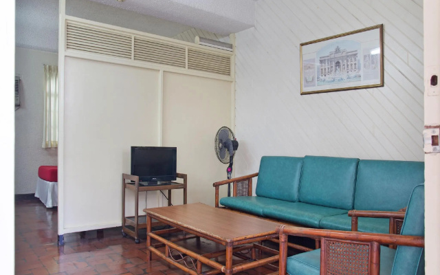 ZEN Rooms Broadway Court QC