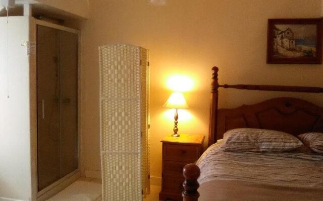 Anchor b & b