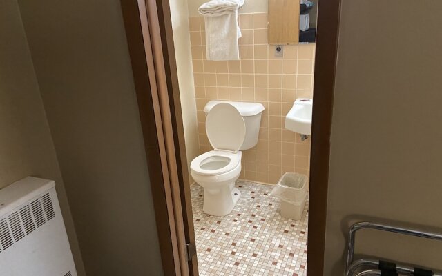 Colonial Inn Dyersville