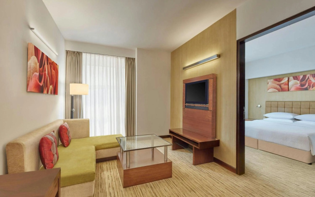 Four Points by Sheraton Hotel & Serviced Apartments, Pune – Guest Rooms – Pune