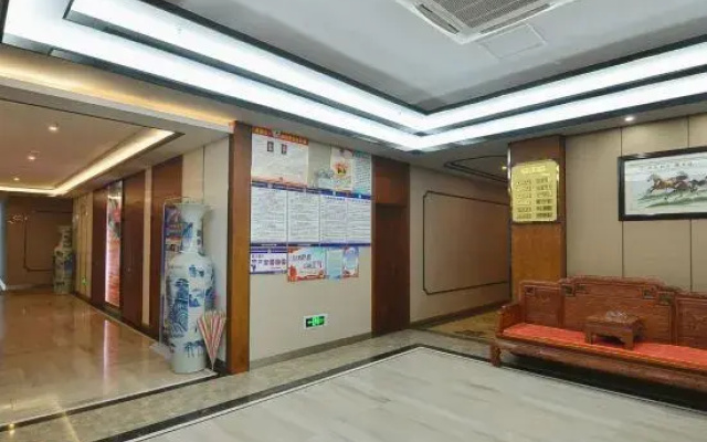 Lujiang County Hung Chun Garden Business Hotel