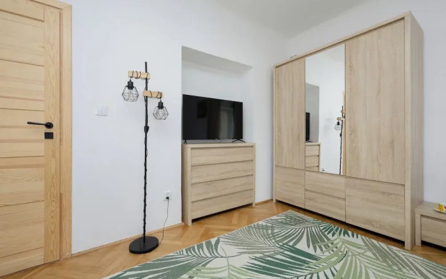 Apartment Near the Old Town by Renters