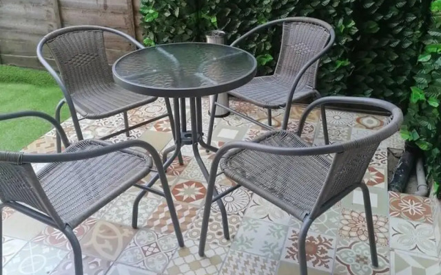 Beach Apartment - Sleeps 4, Garden & Parking