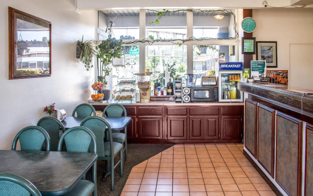 Rodeway Inn & Suites Roseburg