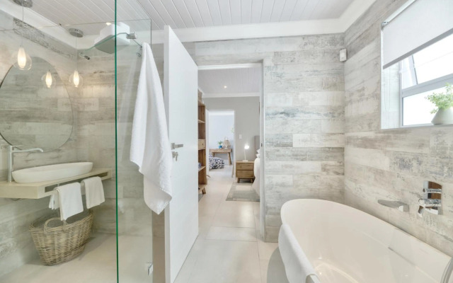 Spring Tide on 28 Main Struisbaai