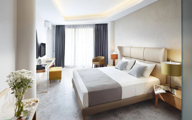 Lalila Blue Suites
