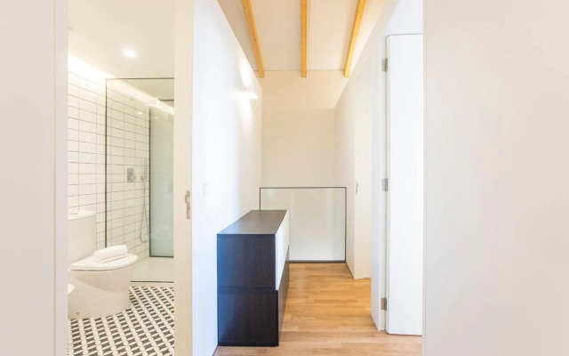 Modern 2BR Duplex Downtown by Art District by LovelyStay