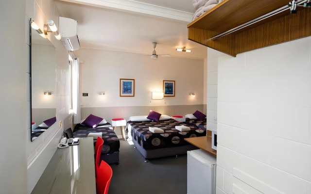 A & A Lodge Motel Emerald