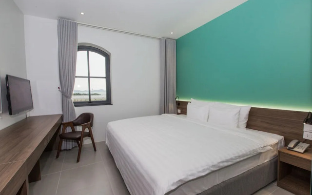 The Twin Hotel